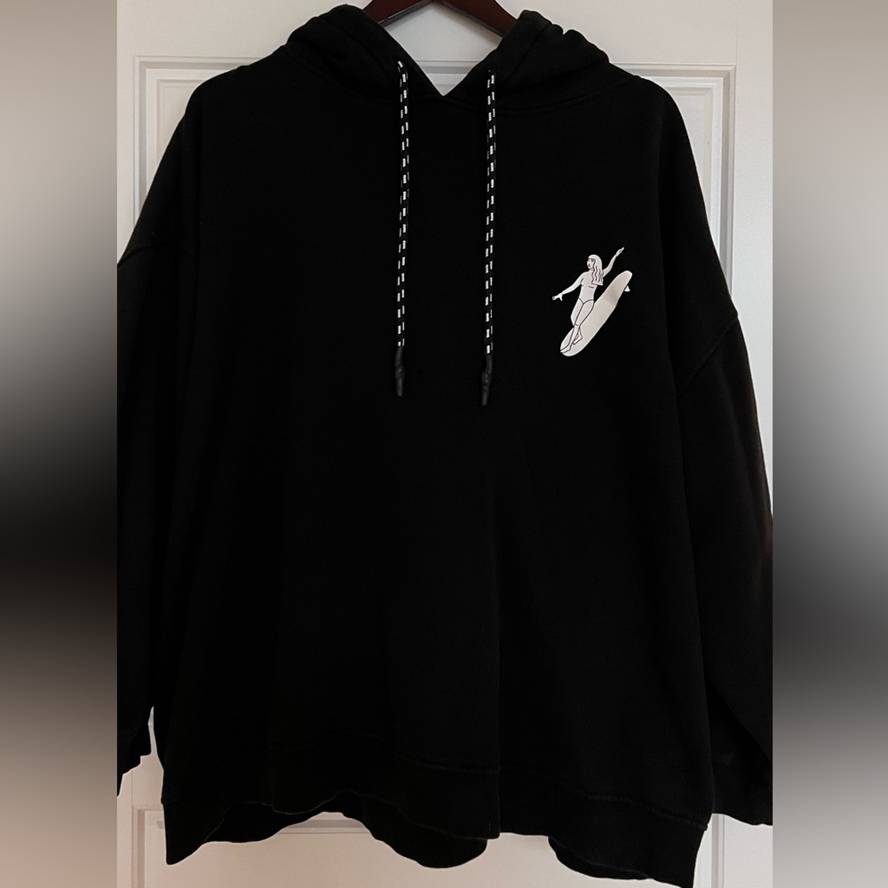 Women and waves H&M collaboration